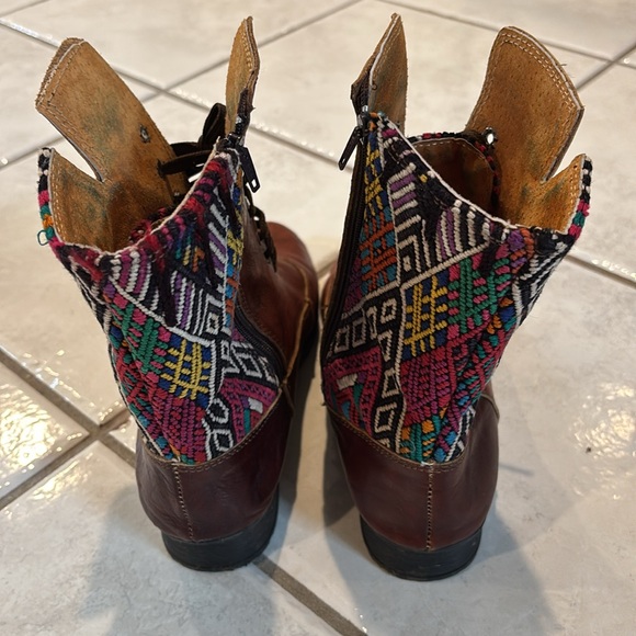Handcrafted Artisian Guatemalan Leather Boots - Picture 2 of 4